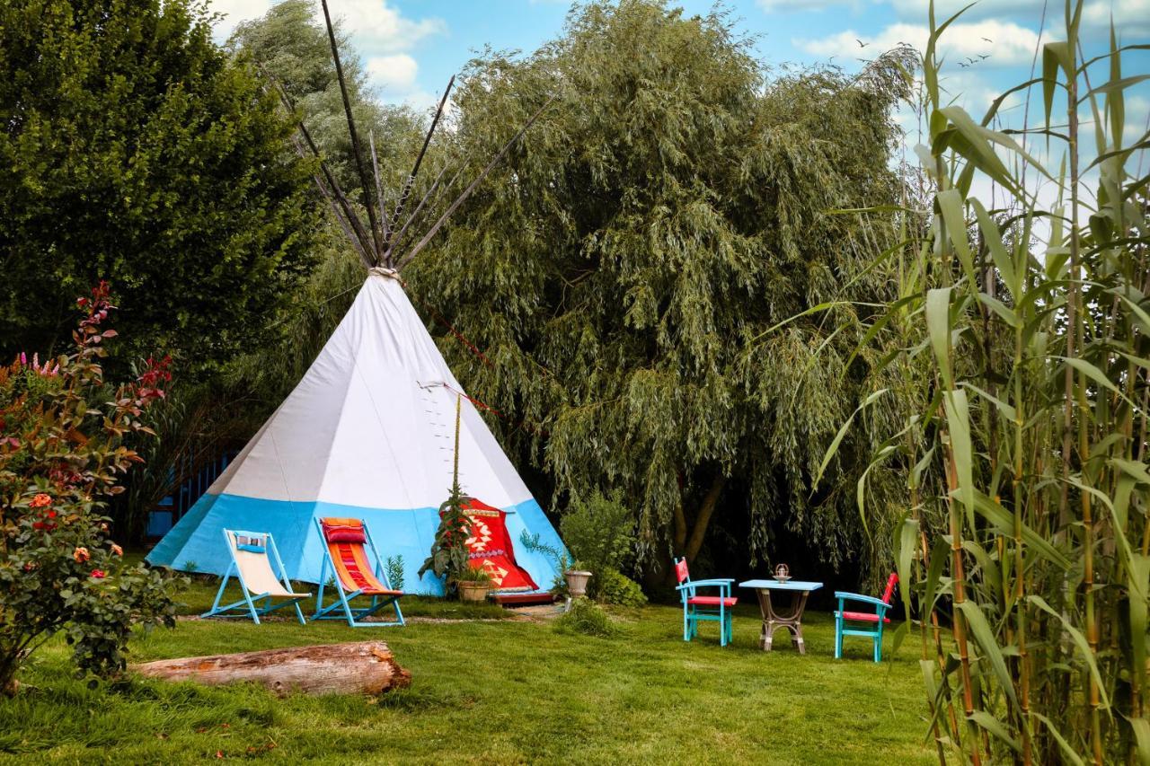 Au Bonheur Nomade Hotel Livry  Exterior photo