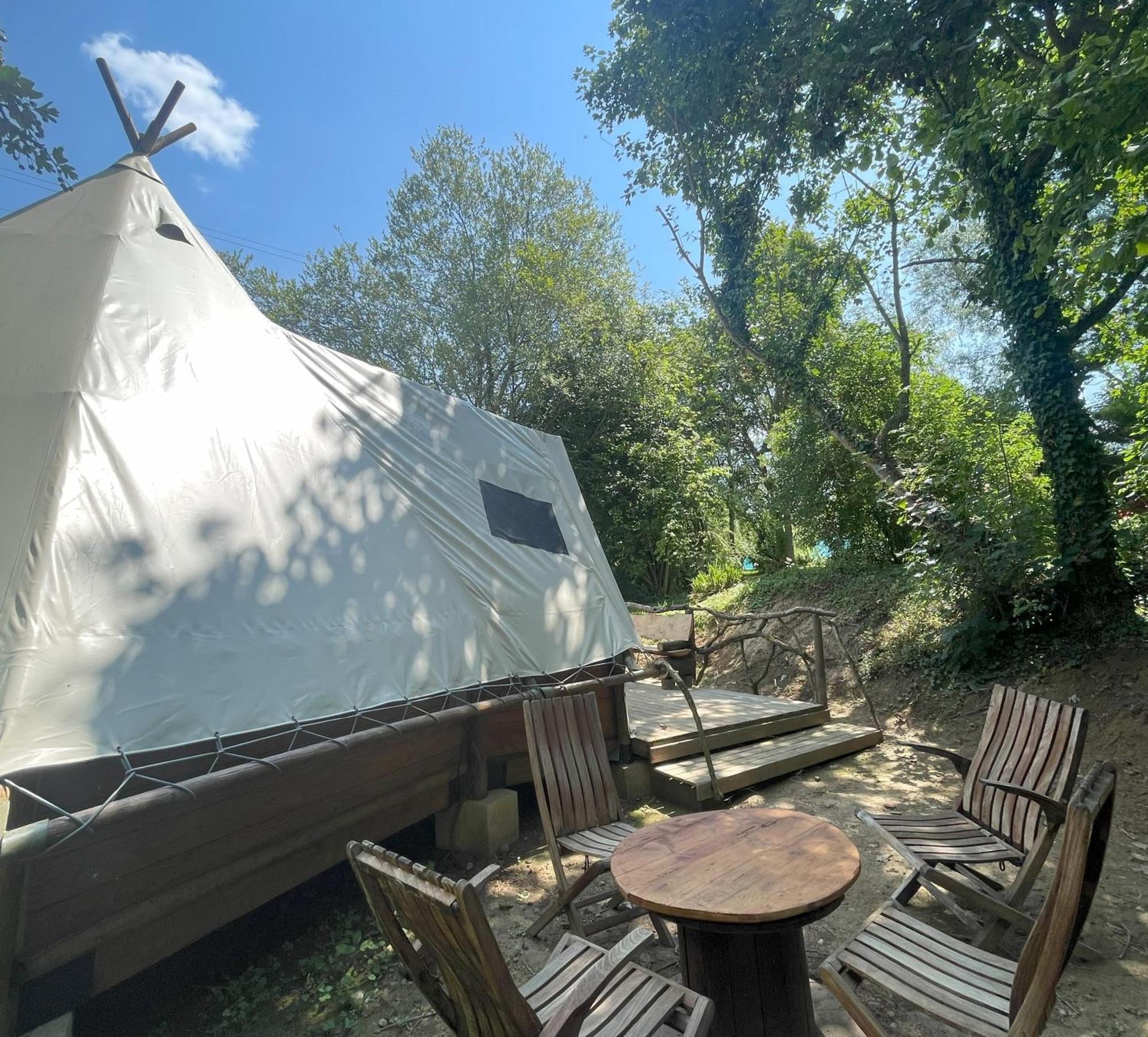 Au Bonheur Nomade Hotel Livry  Exterior photo